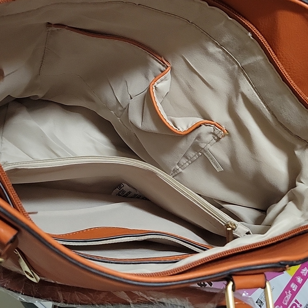Michael Kors Bag - NWT *$10 repair needed see last 2 pics* - Picture 6 of 8